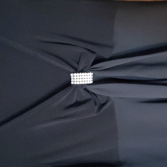 Sleeveless Formal Top Size 8 with ruffled bottom - Picture 2 of 4